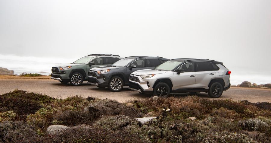  Toyota RAV4 XSE Hybrid 2018 года  (NA) (фото 16 из 71)